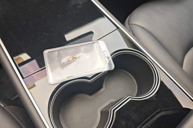 Used Tesla Model 3 2019 Long-Range All-Wheel-Drive Version Vehicle Key