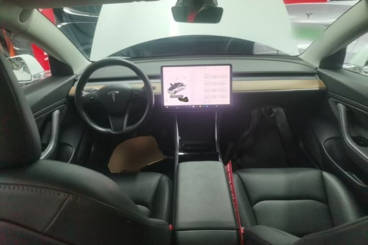 Used Tesla Model 3 2019 Long-Range All-Wheel-Drive Version Center Console