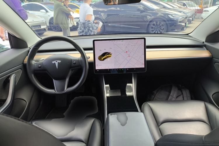 Used Tesla Model 3 2019 Standard Range Rear-Wheel Drive Upgraded Version (60 kWh) Center Console