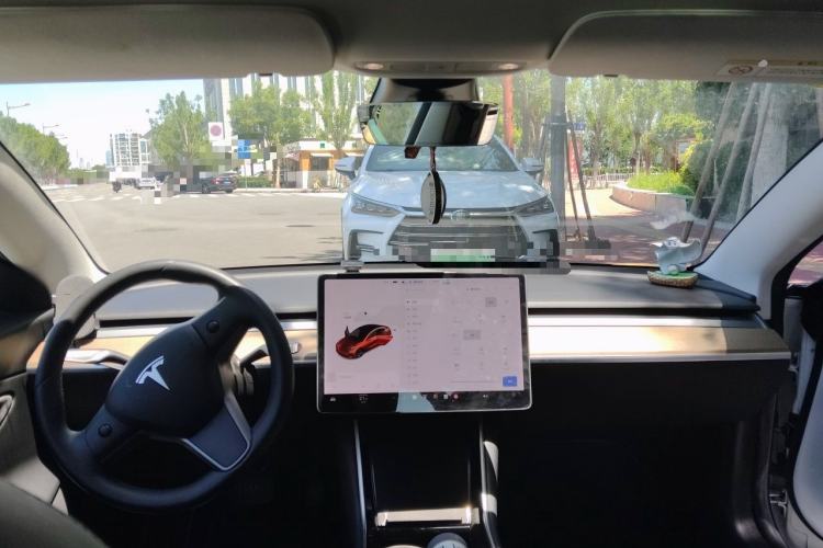 Used Tesla Model 3 2019 Long-Range All-Wheel-Drive Version Center Console