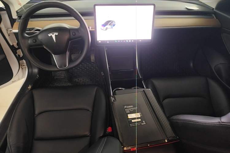 Used Tesla Model 3 2019 Standard Range Rear-Wheel Drive Upgraded Version (52 kWh) Center Console