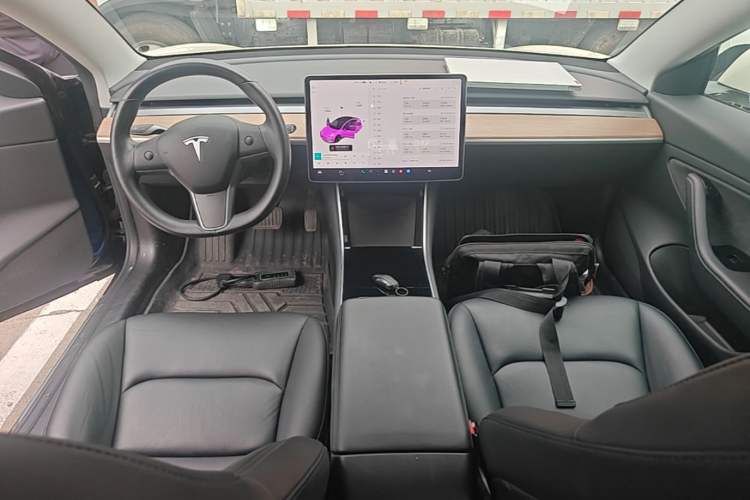 Used Tesla Model 3 2019 Long-Range All-Wheel-Drive Version Center Console