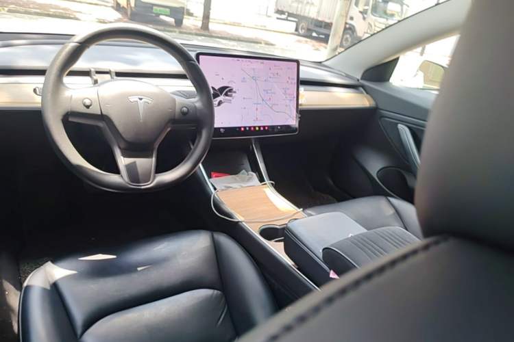 Used Tesla Model 3 2019 Standard Range Rear-Wheel Drive Upgraded Version (52 kWh) Center Console