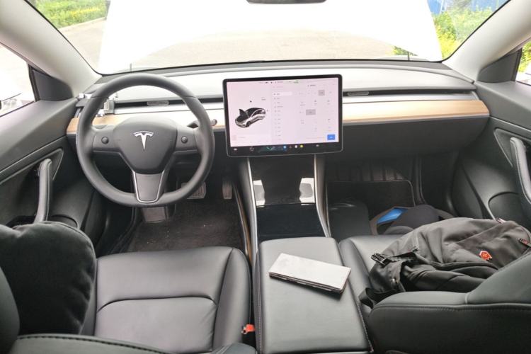 Used Tesla Model 3 2019 Standard Range Rear-Wheel Drive Upgraded Version (60 kWh) Center Console