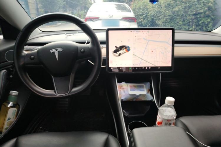 Used Tesla Model 3 2019 Long-Range All-Wheel-Drive Version Center Console