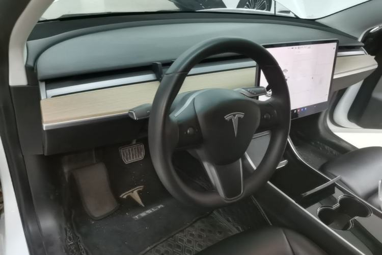 Used Tesla Model 3 2019 Standard Range Rear-Wheel Drive Upgraded Version (60 kWh) Center Console