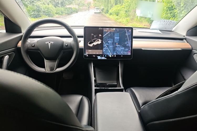 Used Tesla Model 3 2019 Long-Range All-Wheel-Drive Version Center Console