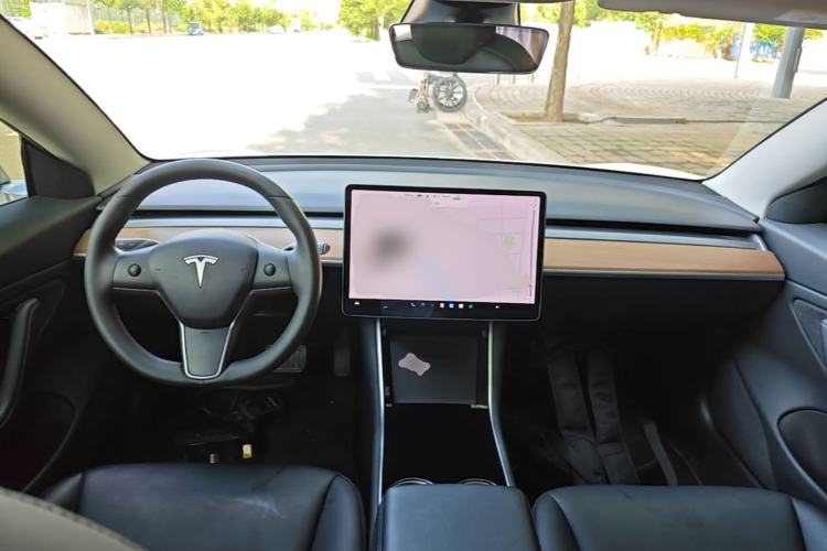 Used Tesla Model 3 2019 Long-Range All-Wheel-Drive Version Center Console