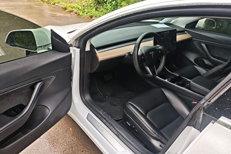 Used Tesla Model 3 2019 Long-Range All-Wheel-Drive Version Driver Seat