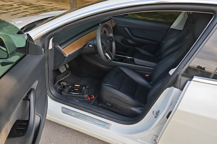 Used Tesla Model 3 2019 Long-Range All-Wheel-Drive Version Driver Seat