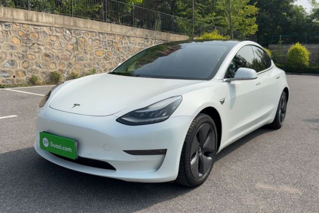 Tesla Model 3 2019 Long-Range All-Wheel-Drive Version مستعملة
