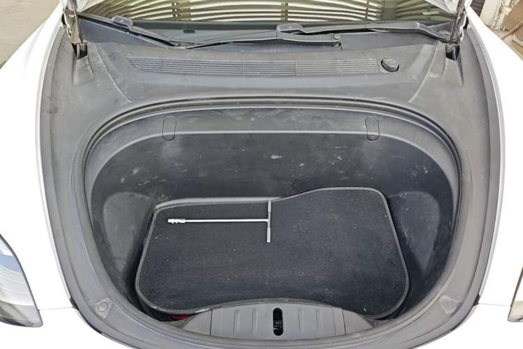 Used Tesla Model 3 2019 Long-Range Rear-Wheel-Drive Version Engine Bay