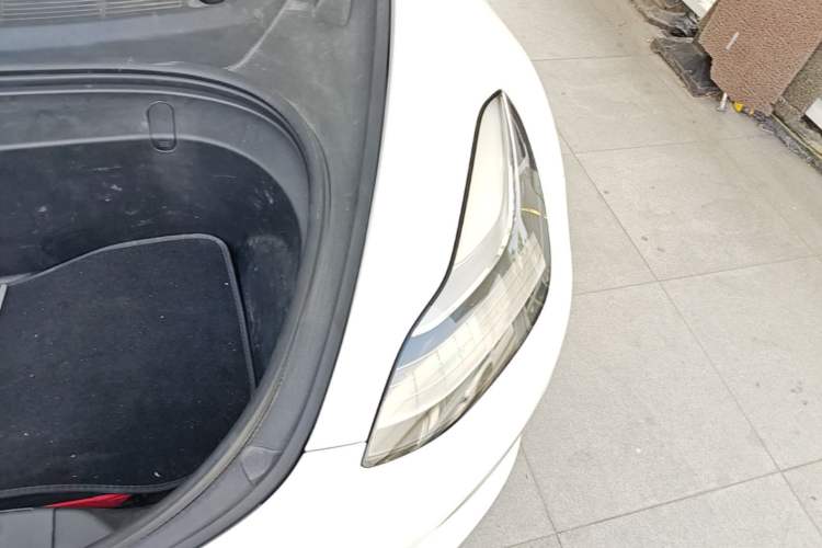 Used Tesla Model 3 2019 Long-Range Rear-Wheel-Drive Version Engine Bay Left