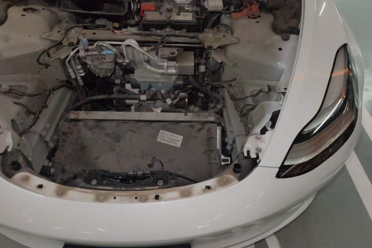 Used Tesla Model 3 2019 Long-Range All-Wheel-Drive Version Engine Bay Left