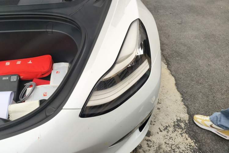 Used Tesla Model 3 2019 Long-Range Rear-Wheel-Drive Version Engine Bay Left