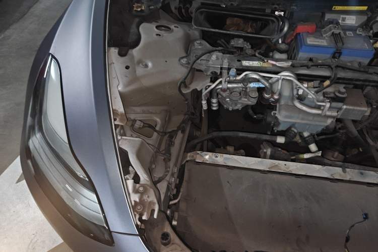 Used Tesla Model 3 2019 Long-Range Rear-Wheel-Drive Version Engine Bay Right