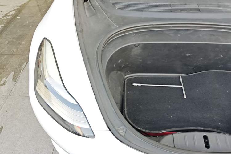 Used Tesla Model 3 2019 Long-Range Rear-Wheel-Drive Version Engine Bay Right