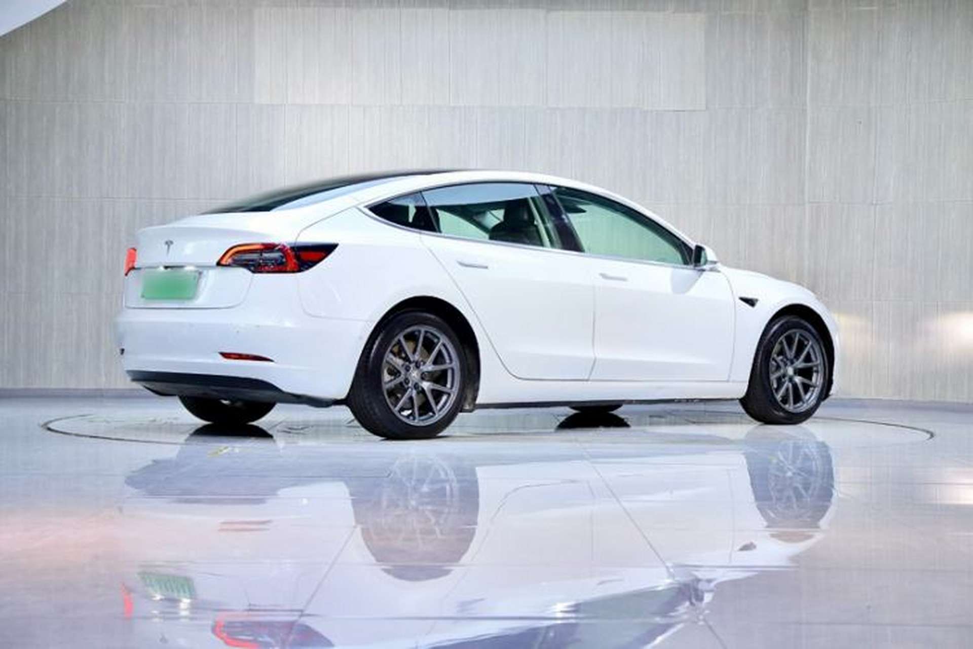 Used Tesla Model 3 2019 Standard Range Rear-Wheel Drive Upgraded Version (52 kWh) Exterior 2