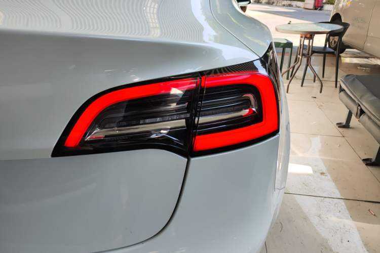 Used Tesla Model 3 2019 Standard Range Rear-Wheel Drive Upgraded Version (52 kWh) Exterior 2