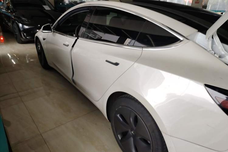 Used Tesla Model 3 2019 Long-Range All-Wheel-Drive Version Exterior 3