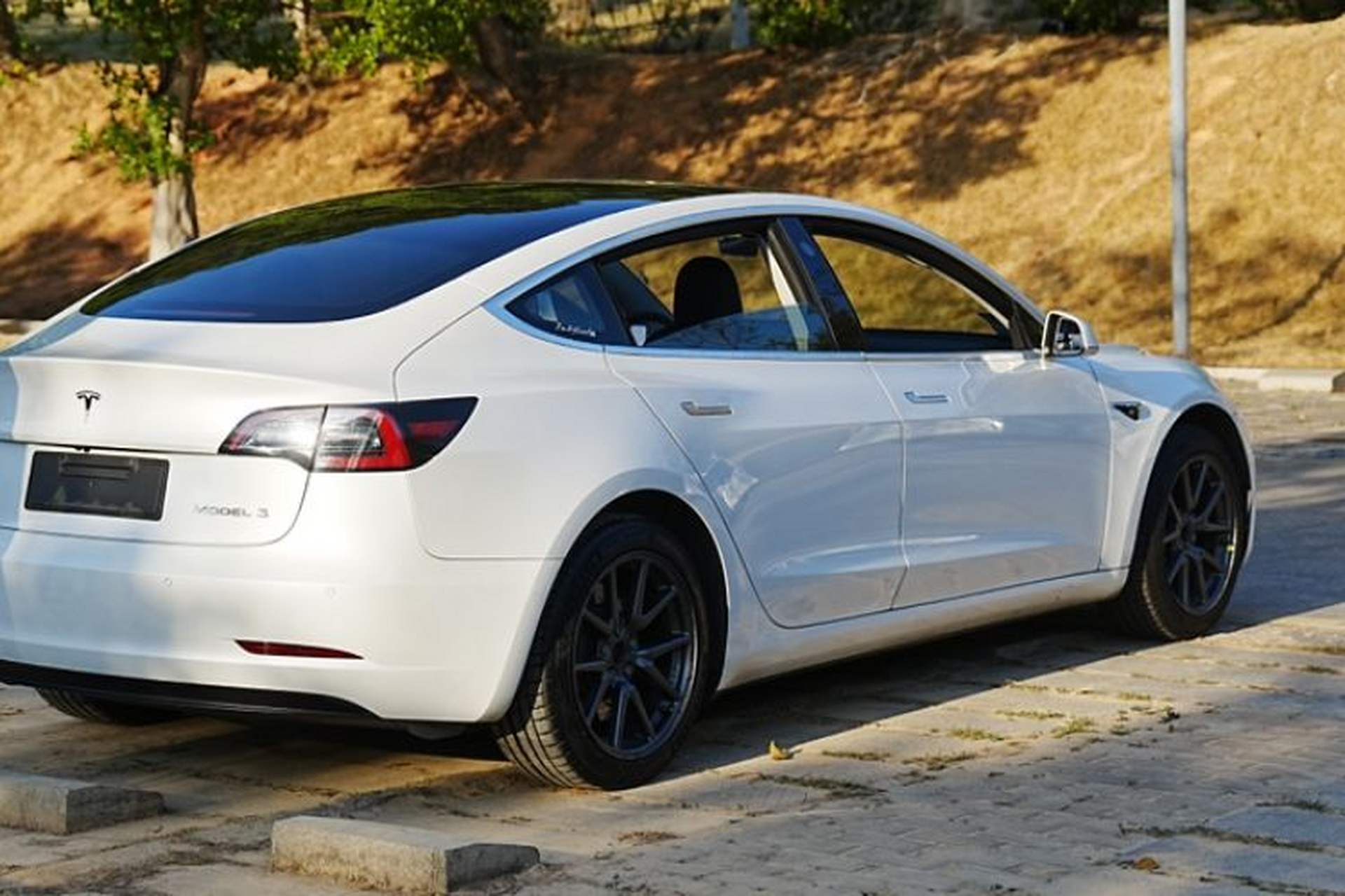 Used Tesla Model 3 2019 Standard Range Rear-Drive Upgraded Version Exterior 3