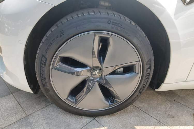 Used Tesla Model 3 2019 Standard Range Rear-Wheel Drive Upgraded Version (60 kWh) Exterior 4