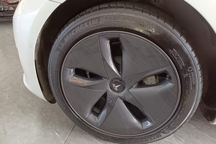 Used Tesla Model 3 2019 Standard Range Rear-Wheel Drive Upgraded Version (60 kWh) Exterior 4