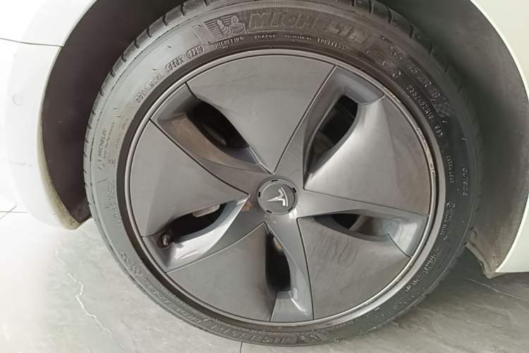 Used Tesla Model 3 2019 Standard Range Rear-Wheel Drive Upgraded Version (60 kWh) Exterior 5