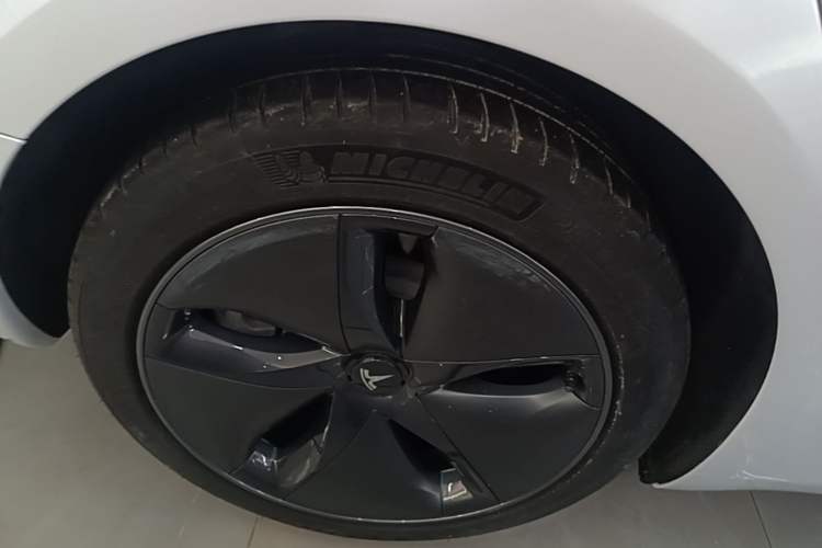 Used Tesla Model 3 2019 Standard Range Rear-Wheel Drive Upgraded Version (52 kWh) Exterior 5