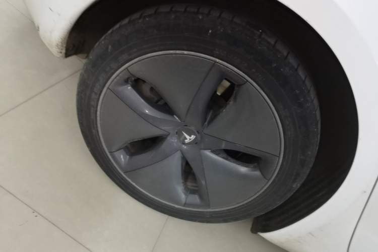 Used Tesla Model 3 2019 Standard Range Rear-Wheel Drive Upgraded Version (60 kWh) Exterior 5