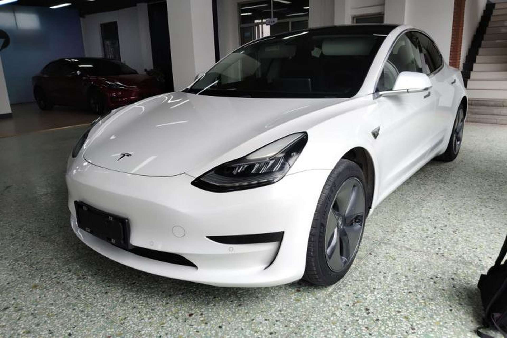 Used Tesla Model 3 2019 Standard Range Rear-Wheel Drive Upgraded Version (60 kWh) Front Left 45 Deg