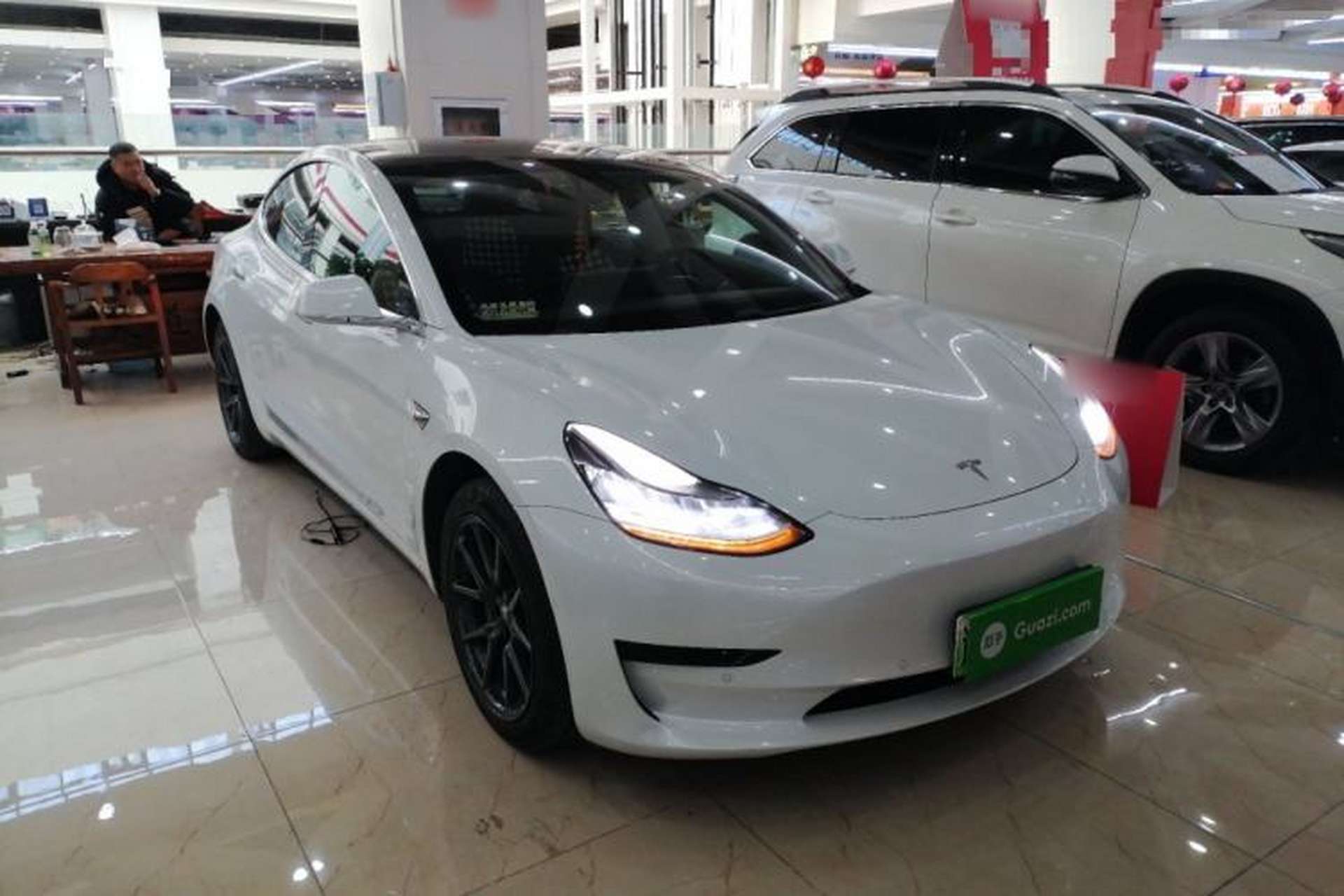 Used Tesla Model 3 2019 Standard Range Rear-Drive Upgraded Version Front Right 45 Deg