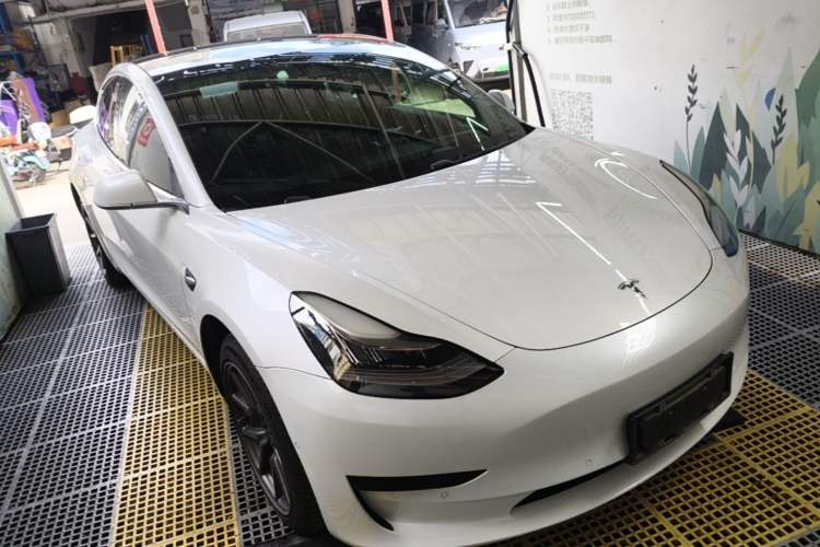 Used Tesla Model 3 2019 Standard Range Rear-Wheel Drive Upgraded Version (52 kWh) Front Right 45 Deg