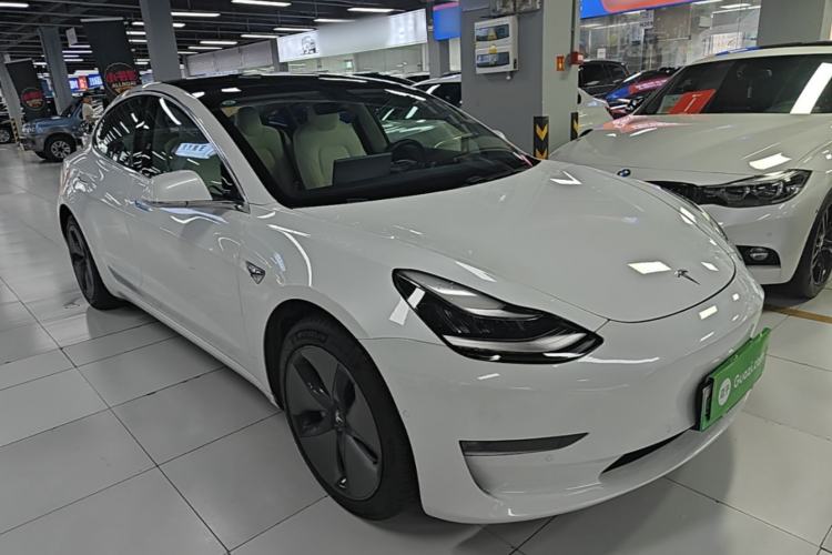 Used Tesla Model 3 2019 Long-Range Rear-Wheel-Drive Version Front Right 45 Deg