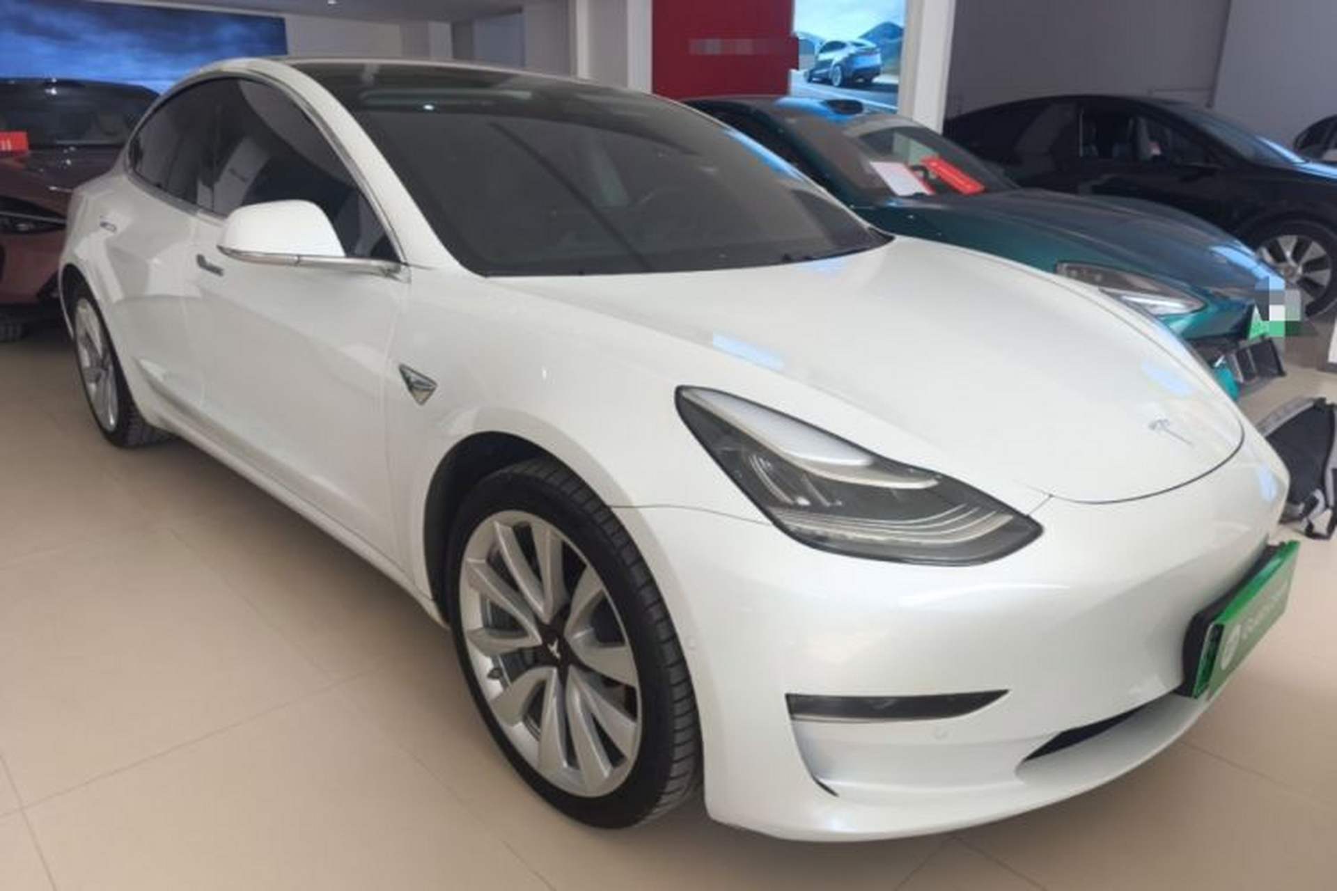 Used Tesla Model 3 2019 Long-Range Rear-Wheel-Drive Version Front Right 45 Deg