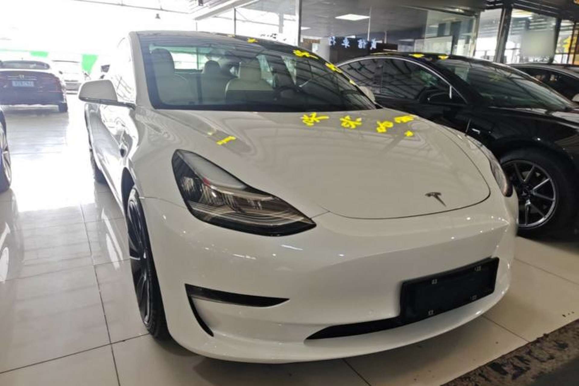 Used Tesla Model 3 2019 Long-Range Rear-Wheel-Drive Version Front Right 45 Deg