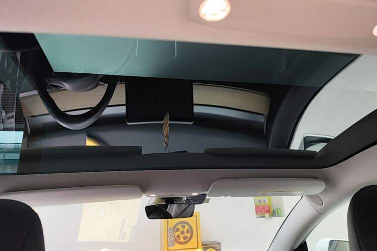 Used Tesla Model 3 2019 Long-Range Rear-Wheel-Drive Version Headliner