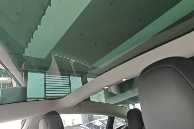 Used Tesla Model 3 2019 Long-Range Rear-Wheel-Drive Version Headliner