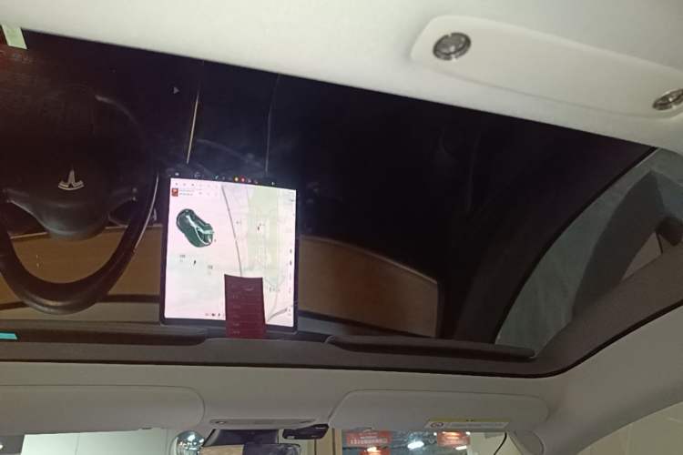 Used Tesla Model 3 2019 Long-Range Rear-Wheel-Drive Version Headliner