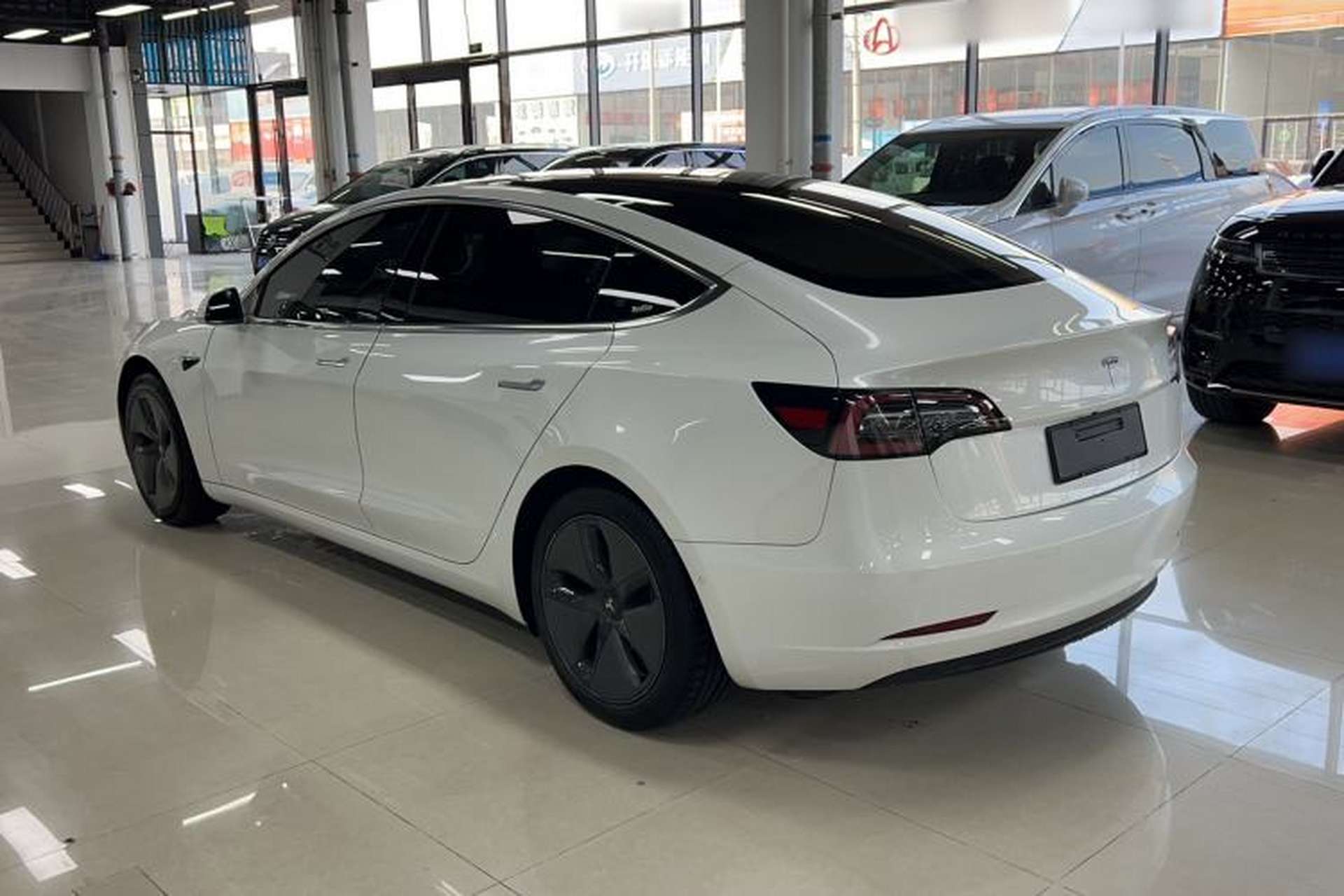 Used Tesla Model 3 2019 Standard Range Rear-Wheel Drive Upgraded Version (52 kWh) Interior 1