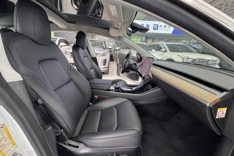 Used Tesla Model 3 2019 Long-Range Rear-Wheel-Drive Version Interior 1