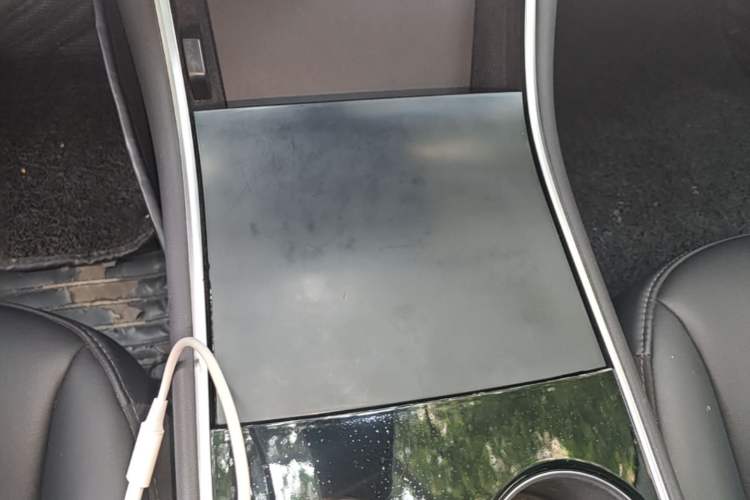 Used Tesla Model 3 2019 Long-Range Rear-Wheel-Drive Version Interior 1