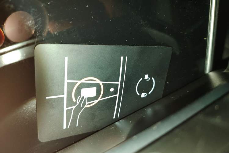 Used Tesla Model 3 2019 Long-Range All-Wheel-Drive Version Interior 1