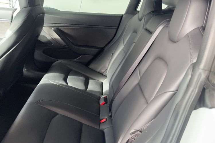 Used Tesla Model 3 2019 Long-Range All-Wheel-Drive Version Interior 1