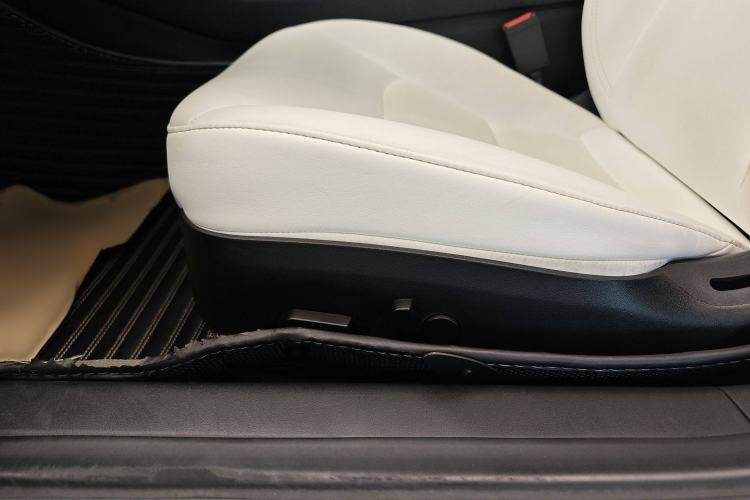 Used Tesla Model 3 2019 Long-Range Rear-Wheel-Drive Version Interior 10