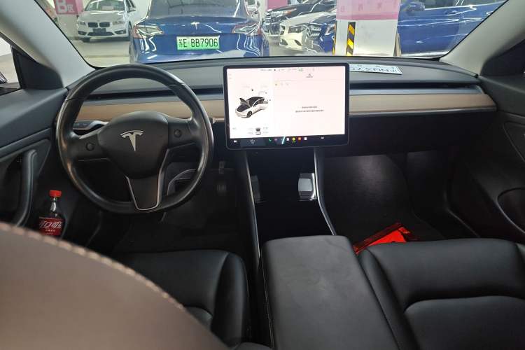 Used Tesla Model 3 2019 Long-Range Rear-Wheel-Drive Version Interior 2