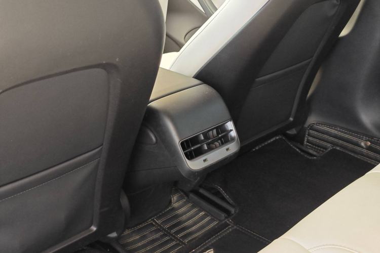 Used Tesla Model 3 2019 Long-Range Rear-Wheel-Drive Version Interior 2