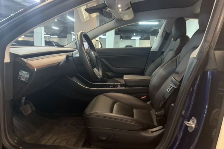 Used Tesla Model 3 2019 Long-Range All-Wheel-Drive Version Interior 2