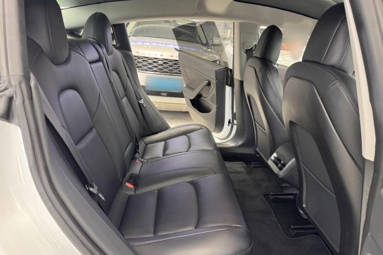 Used Tesla Model 3 2019 Long-Range Rear-Wheel-Drive Version Interior 2