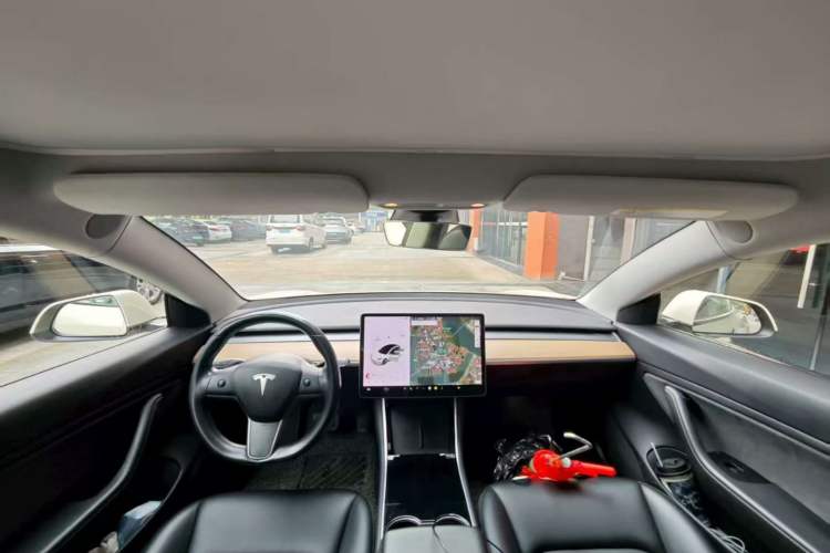 Used Tesla Model 3 2019 Long-Range Rear-Wheel-Drive Version Interior 2